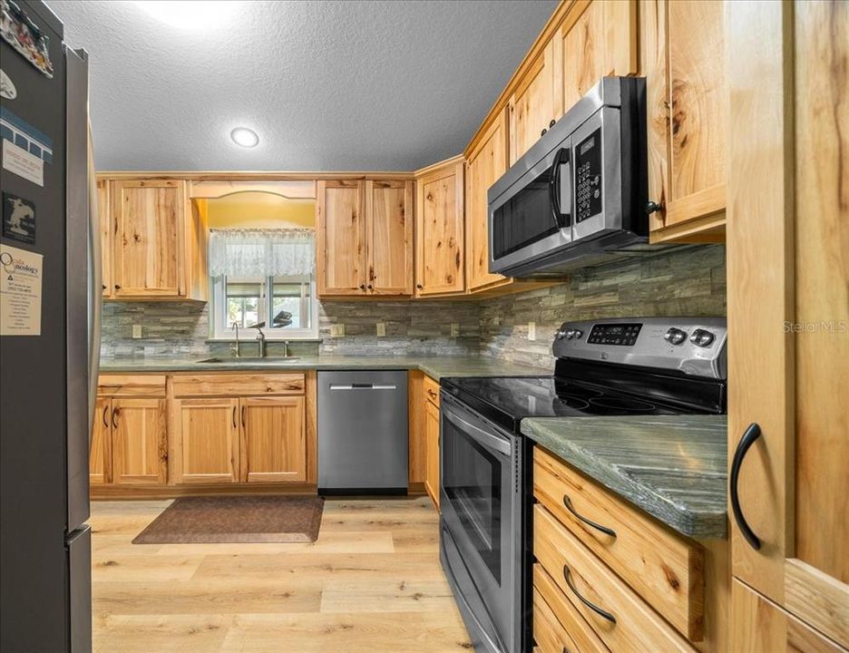 待售: $325,900 (3 贝兹, 2 浴室, 1476 平方英尺)