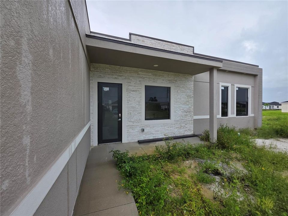 For Rent: $2,500 (4 beds, 3 baths, 1598 Square Feet)