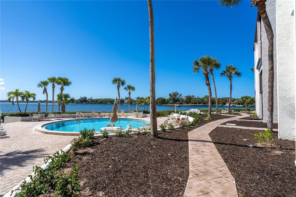 На продажу: $349,900 (1 спален, 1 ванн, 950 Квадратных фут)