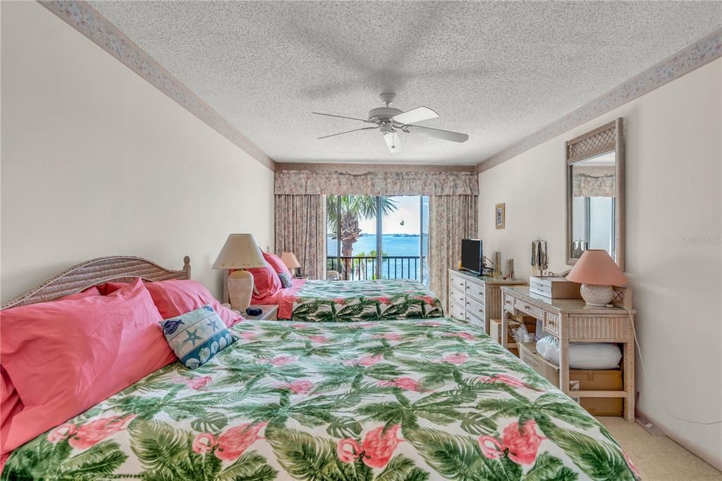 На продажу: $349,900 (1 спален, 1 ванн, 950 Квадратных фут)