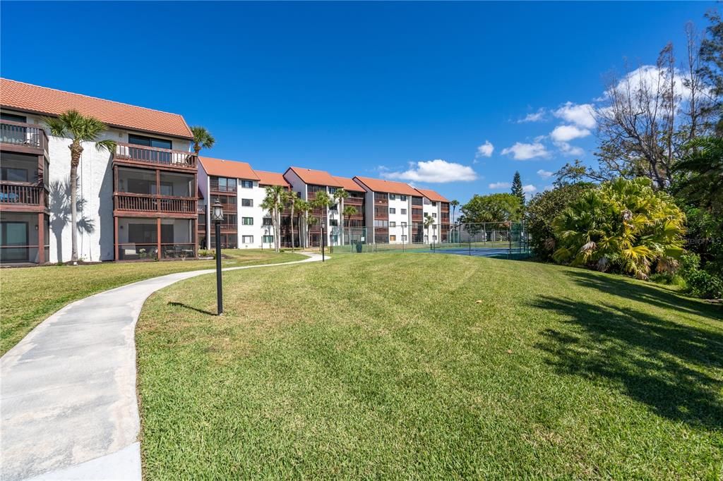 На продажу: $349,900 (1 спален, 1 ванн, 950 Квадратных фут)