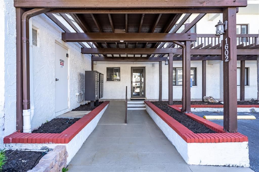 На продажу: $349,900 (1 спален, 1 ванн, 950 Квадратных фут)