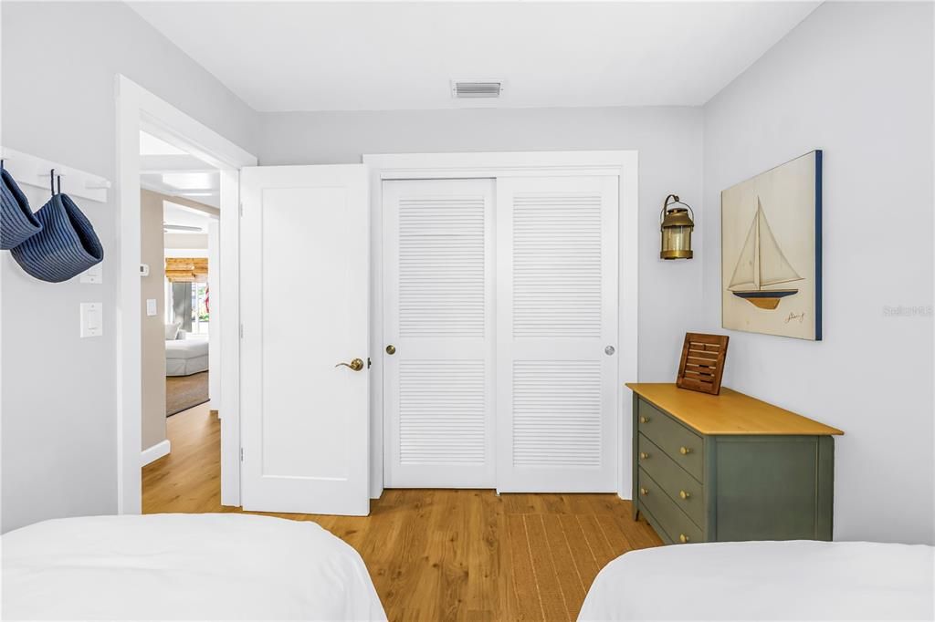 待售: $347,000 (2 贝兹, 1 浴室, 922 平方英尺)