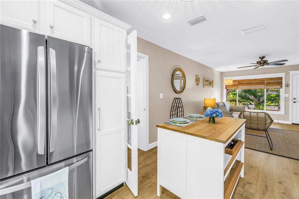 待售: $347,000 (2 贝兹, 1 浴室, 922 平方英尺)