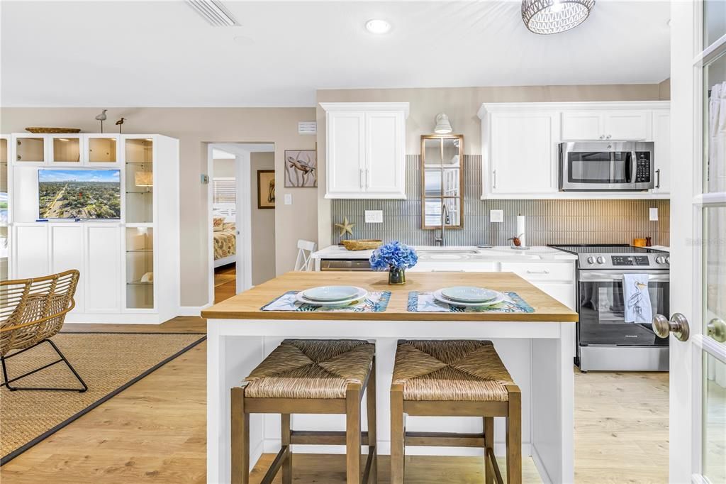 待售: $347,000 (2 贝兹, 1 浴室, 922 平方英尺)