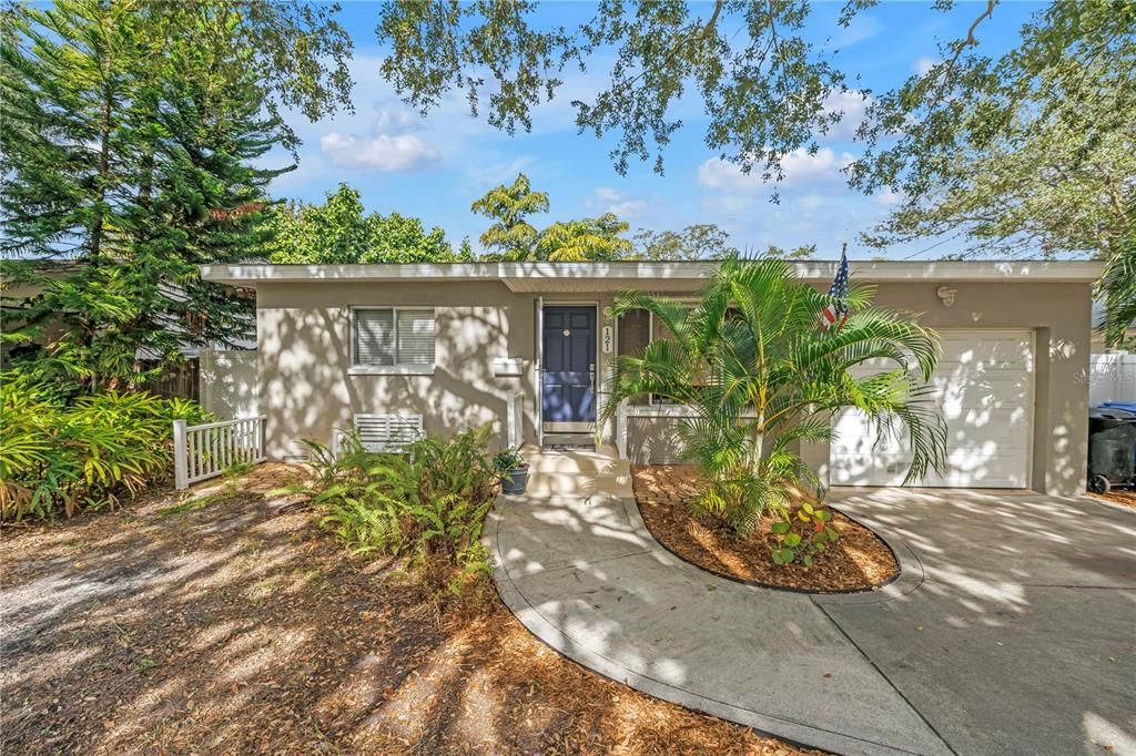 待售: $347,000 (2 贝兹, 1 浴室, 922 平方英尺)