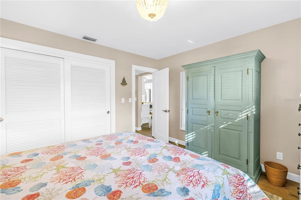 待售: $347,000 (2 贝兹, 1 浴室, 922 平方英尺)