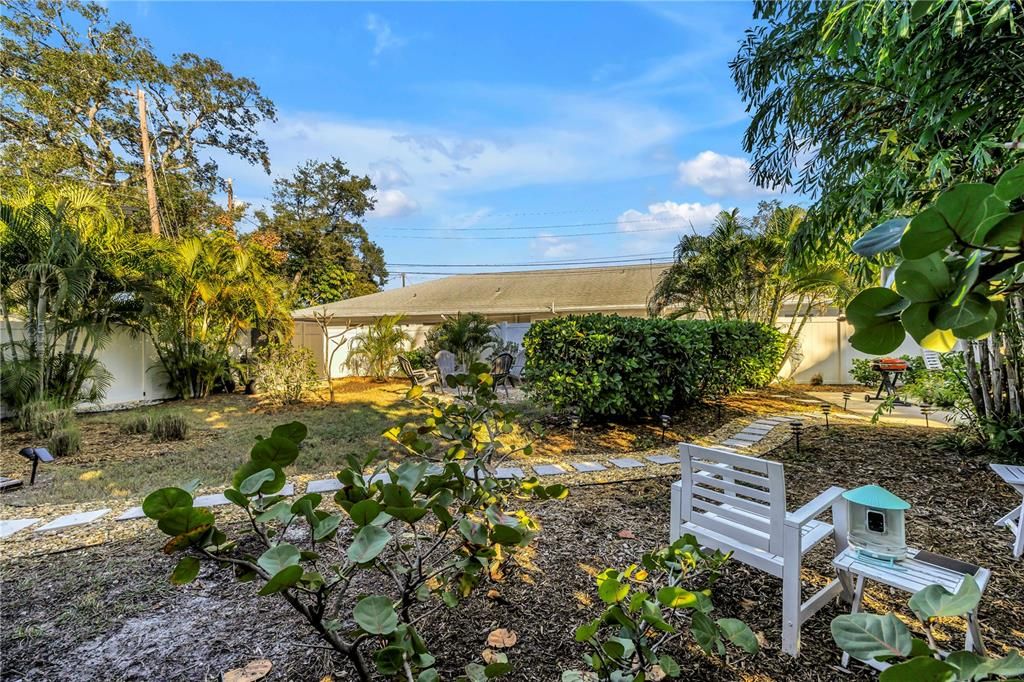 待售: $347,000 (2 贝兹, 1 浴室, 922 平方英尺)