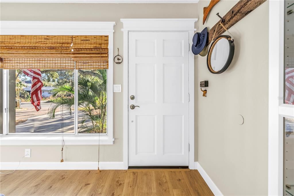 待售: $347,000 (2 贝兹, 1 浴室, 922 平方英尺)