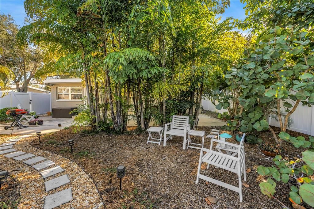 待售: $347,000 (2 贝兹, 1 浴室, 922 平方英尺)