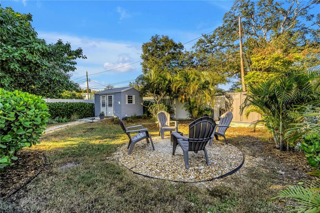 待售: $347,000 (2 贝兹, 1 浴室, 922 平方英尺)