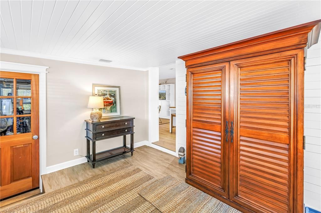 待售: $347,000 (2 贝兹, 1 浴室, 922 平方英尺)