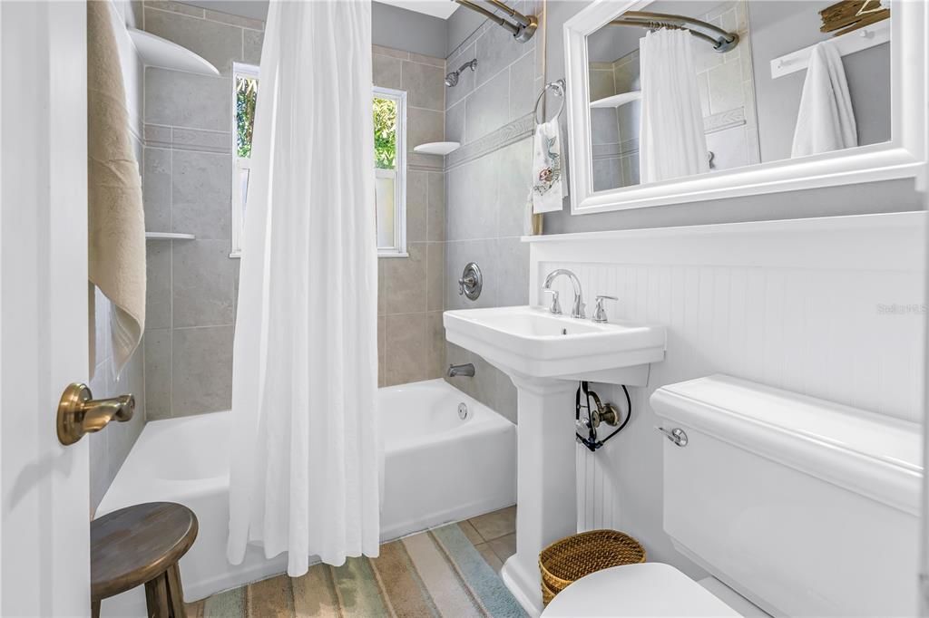 待售: $347,000 (2 贝兹, 1 浴室, 922 平方英尺)