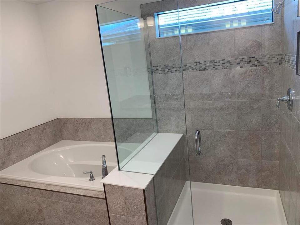 For Rent: $3,695 (5 beds, 3 baths, 2600 Square Feet)