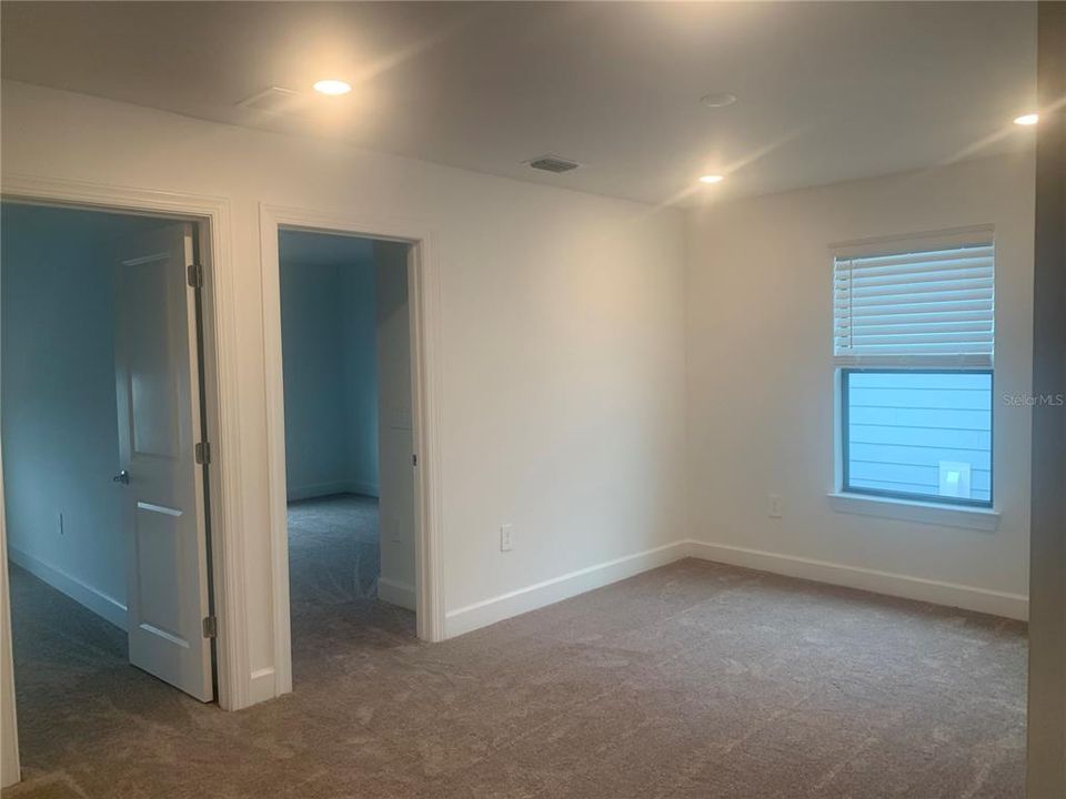 For Rent: $3,695 (5 beds, 3 baths, 2600 Square Feet)