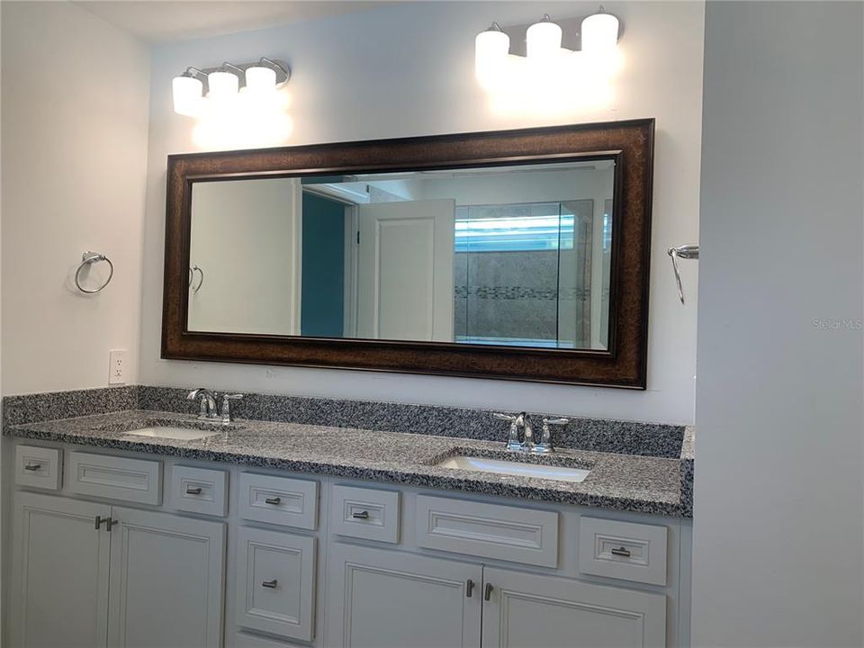 For Rent: $3,695 (5 beds, 3 baths, 2600 Square Feet)