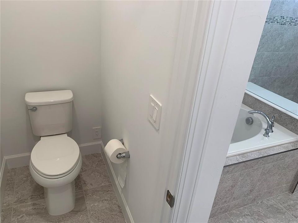 For Rent: $3,695 (5 beds, 3 baths, 2600 Square Feet)