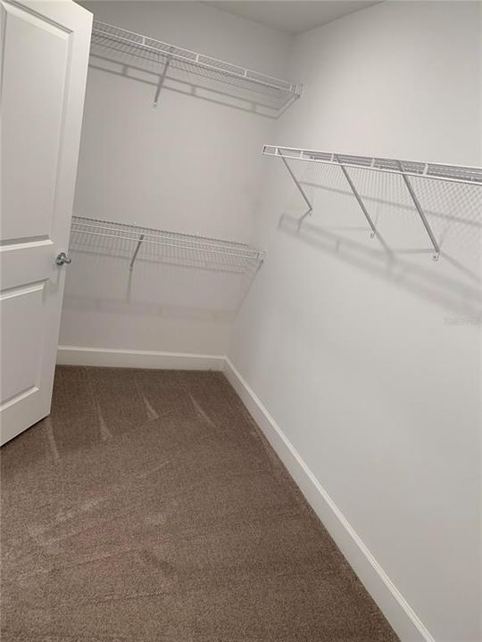 For Rent: $3,695 (5 beds, 3 baths, 2600 Square Feet)