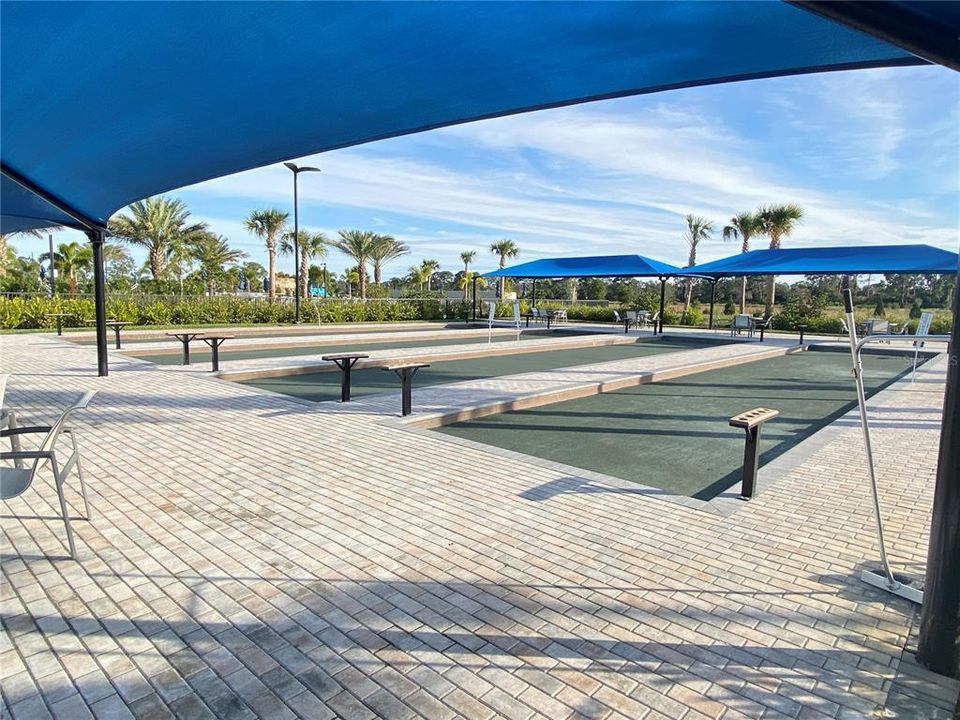 For Rent: $3,695 (5 beds, 3 baths, 2600 Square Feet)