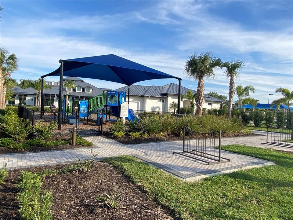 For Rent: $3,695 (5 beds, 3 baths, 2600 Square Feet)