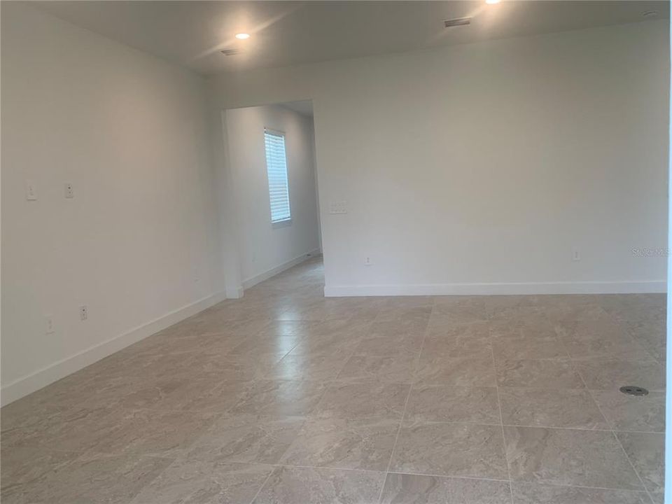 For Rent: $3,695 (5 beds, 3 baths, 2600 Square Feet)