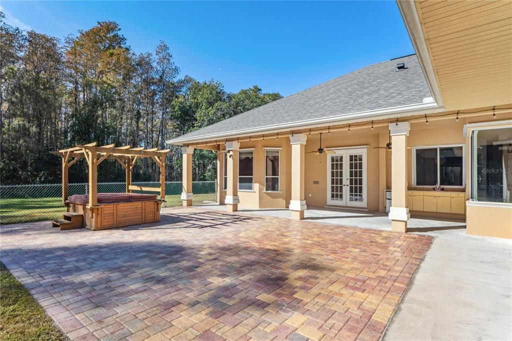 For Sale: $649,000 (4 beds, 3 baths, 2931 Square Feet)