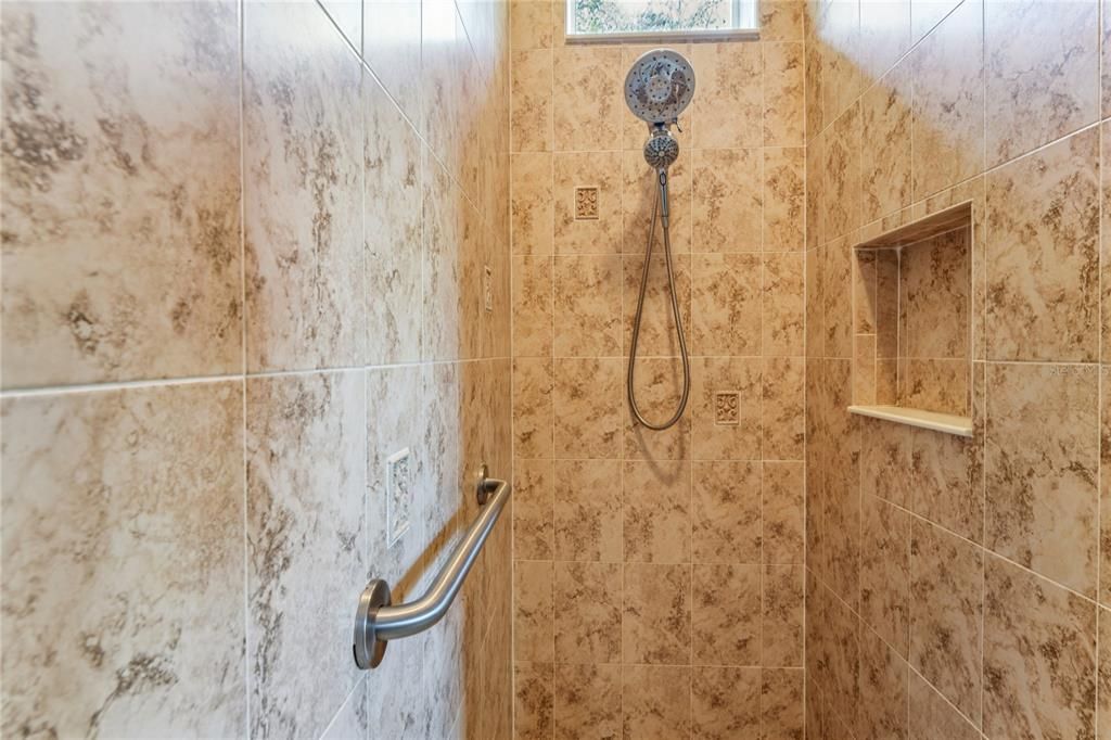 For Sale: $649,000 (4 beds, 3 baths, 2931 Square Feet)