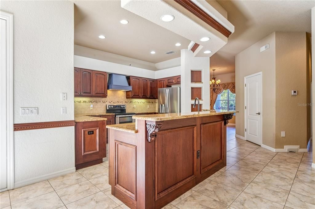 For Sale: $649,000 (4 beds, 3 baths, 2931 Square Feet)