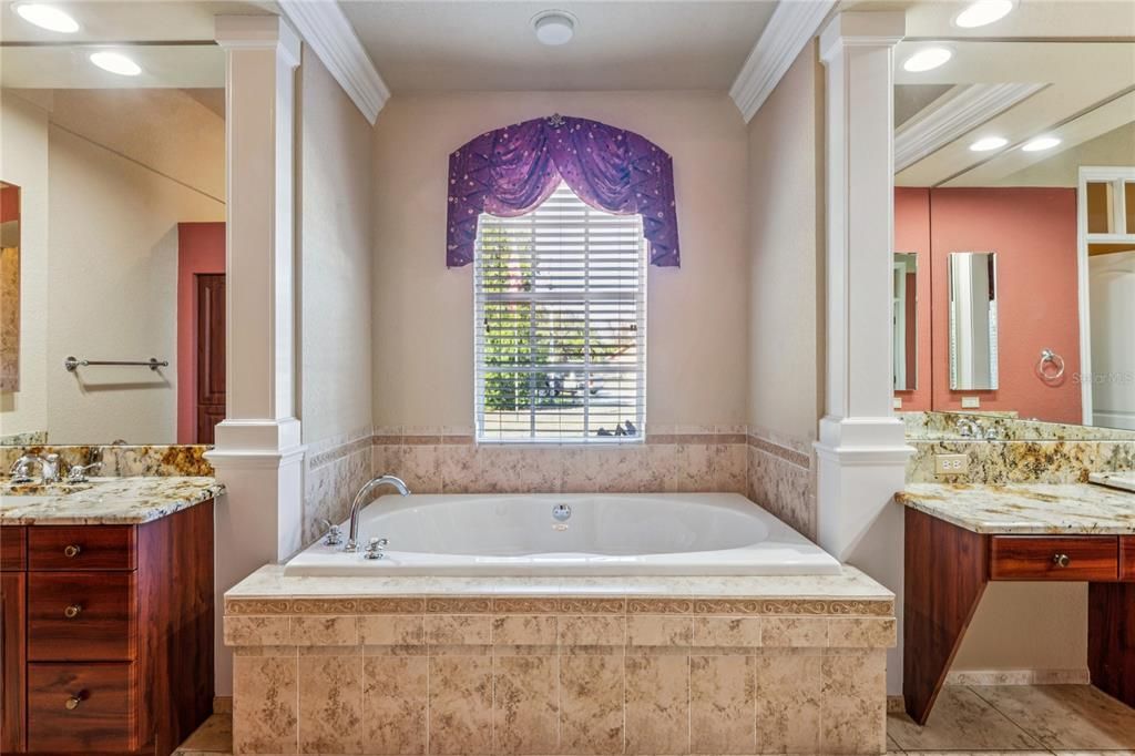 For Sale: $649,000 (4 beds, 3 baths, 2931 Square Feet)