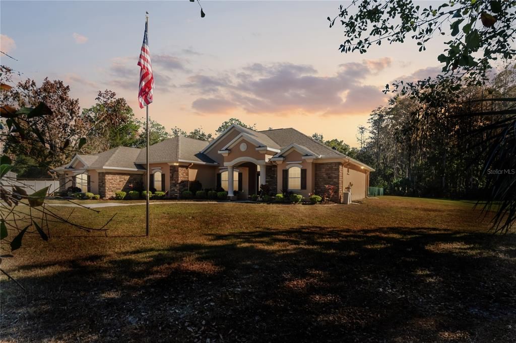 For Sale: $649,000 (4 beds, 3 baths, 2931 Square Feet)