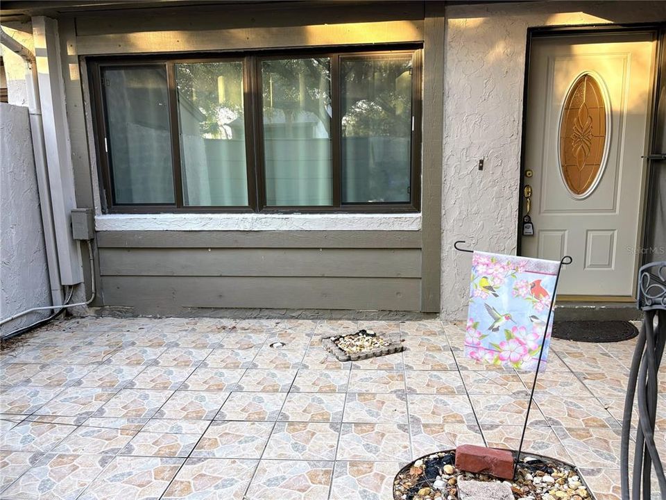 合同活跃: $279,000 (2 贝兹, 2 浴室, 1296 平方英尺)