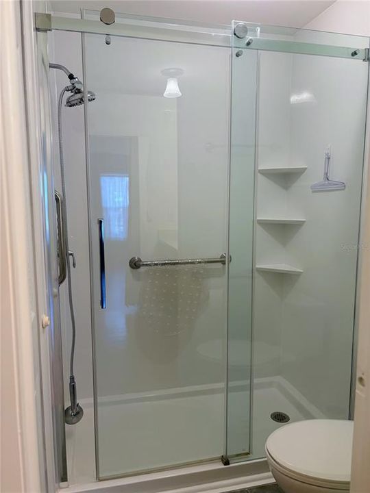 合同活跃: $279,000 (2 贝兹, 2 浴室, 1296 平方英尺)