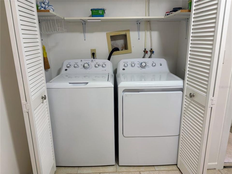 合同活跃: $279,000 (2 贝兹, 2 浴室, 1296 平方英尺)