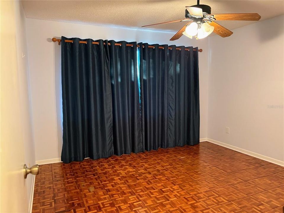 合同活跃: $279,000 (2 贝兹, 2 浴室, 1296 平方英尺)