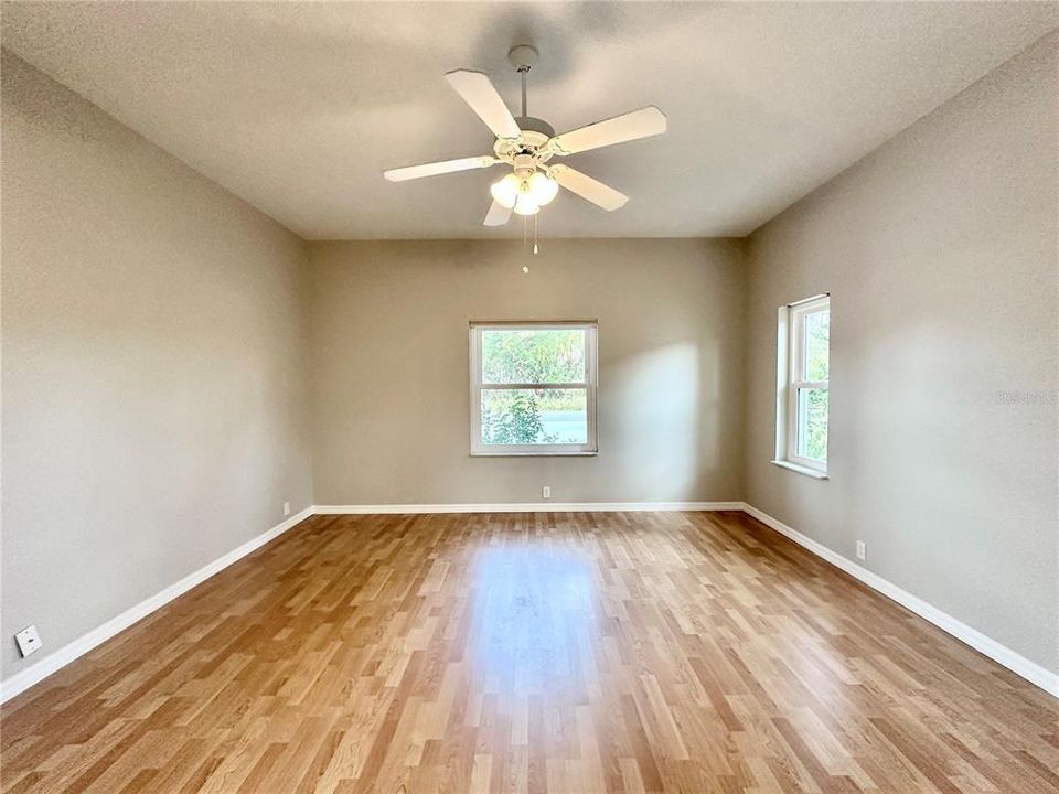 For Sale: $385,000 (3 beds, 3 baths, 2544 Square Feet)