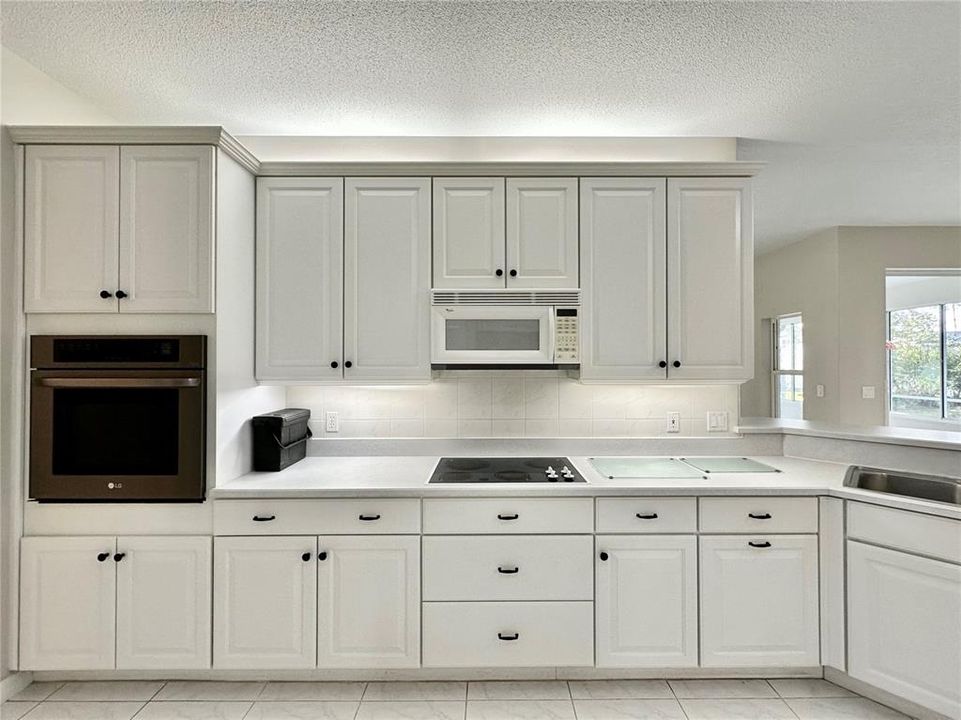 For Sale: $385,000 (3 beds, 3 baths, 2544 Square Feet)