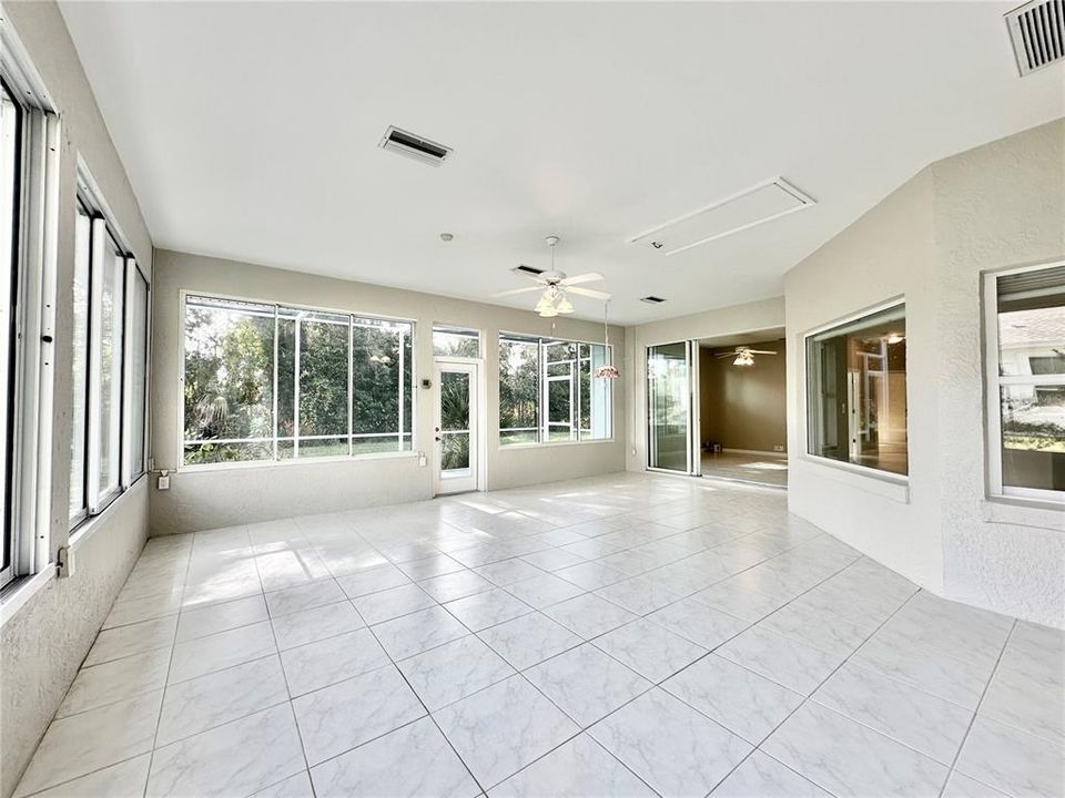 For Sale: $385,000 (3 beds, 3 baths, 2544 Square Feet)