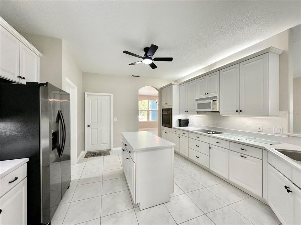 For Sale: $385,000 (3 beds, 3 baths, 2544 Square Feet)