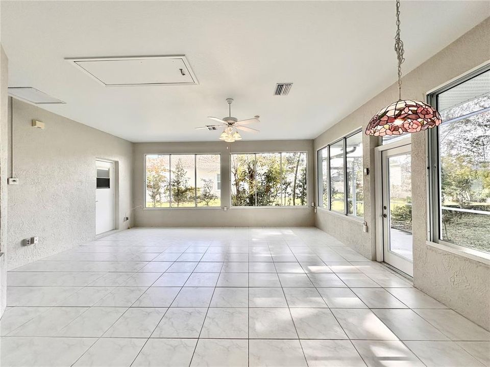 For Sale: $385,000 (3 beds, 3 baths, 2544 Square Feet)