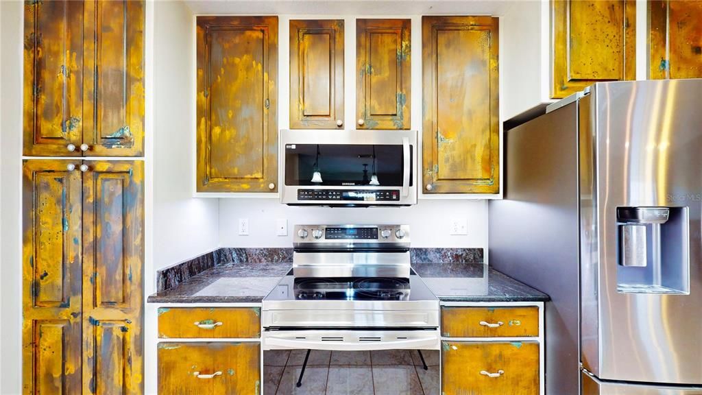 For Sale: $525,000 (2 beds, 2 baths, 1727 Square Feet)