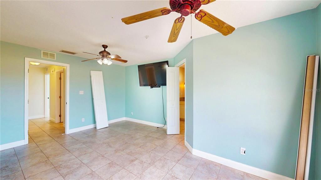 For Sale: $525,000 (2 beds, 2 baths, 1727 Square Feet)