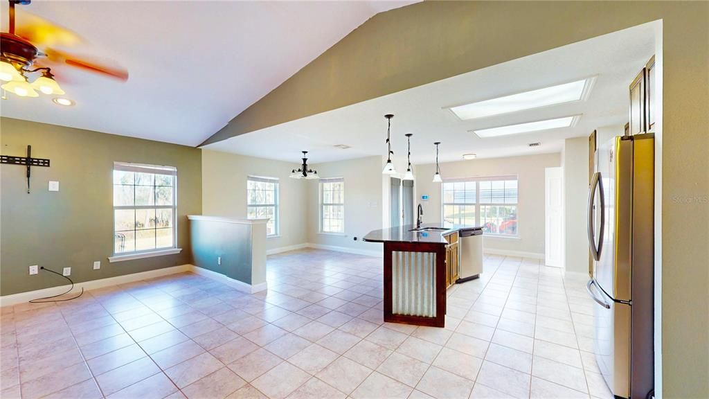 For Sale: $525,000 (2 beds, 2 baths, 1727 Square Feet)