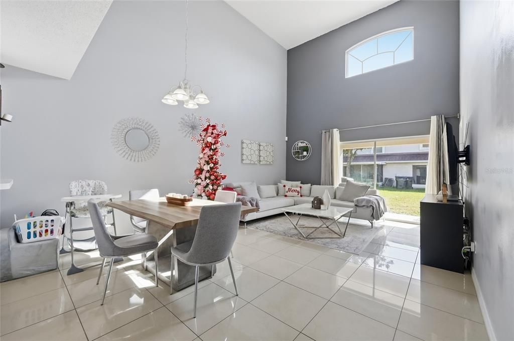 待售: $265,000 (3 贝兹, 2 浴室, 1370 平方英尺)