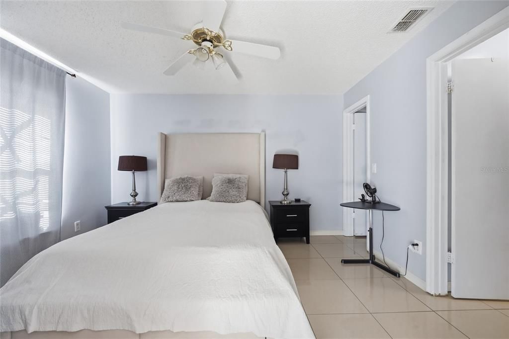 待售: $265,000 (3 贝兹, 2 浴室, 1370 平方英尺)