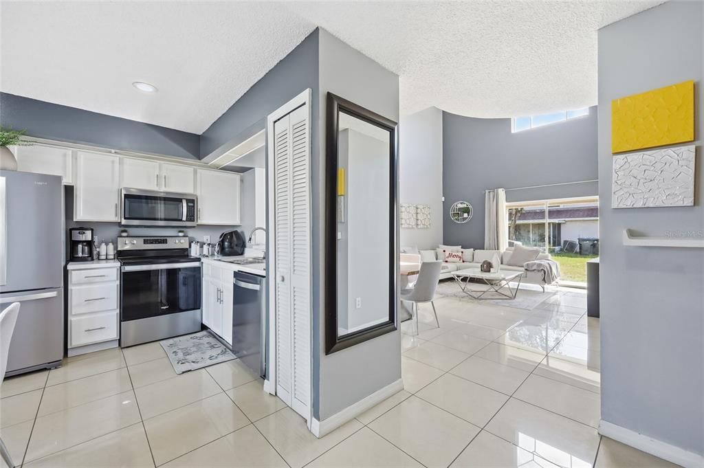 待售: $265,000 (3 贝兹, 2 浴室, 1370 平方英尺)