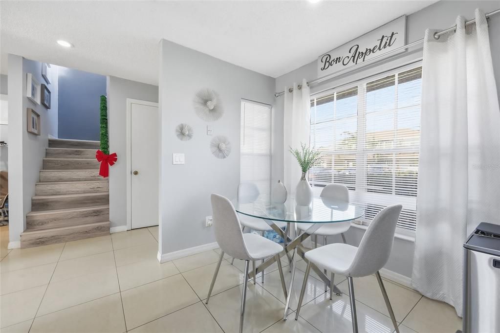 待售: $265,000 (3 贝兹, 2 浴室, 1370 平方英尺)