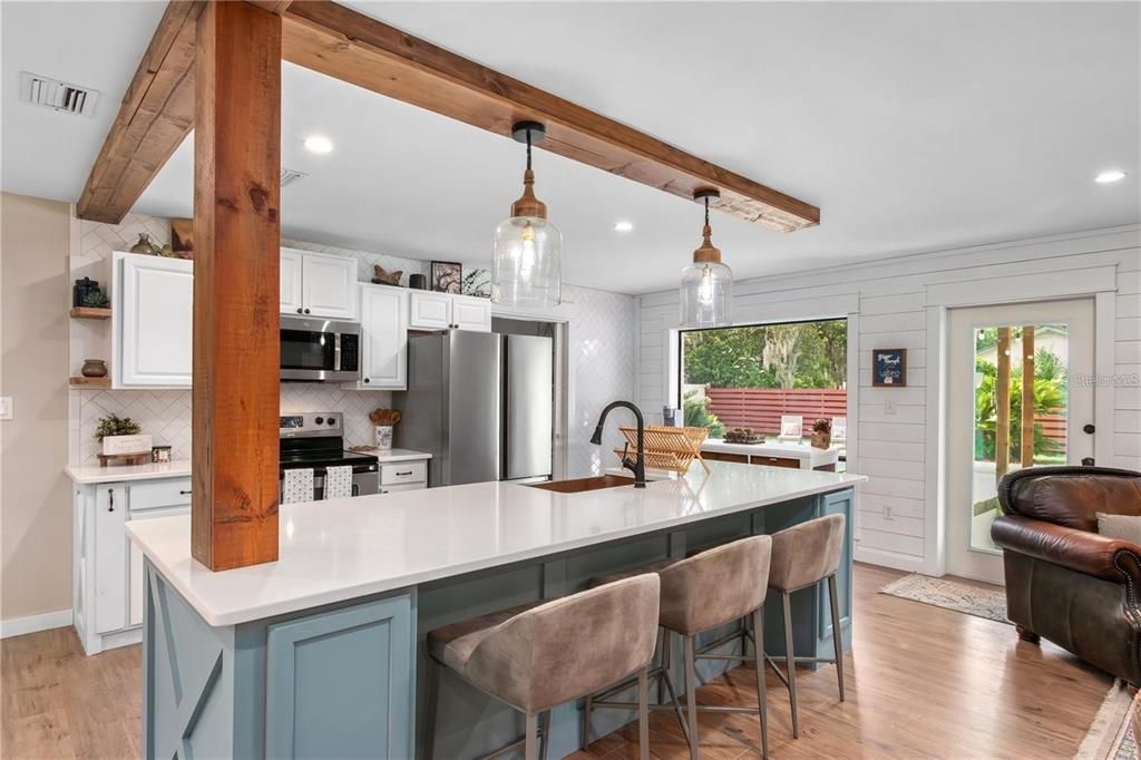 For Rent: $2,800 (3 beds, 2 baths, 2010 Square Feet)