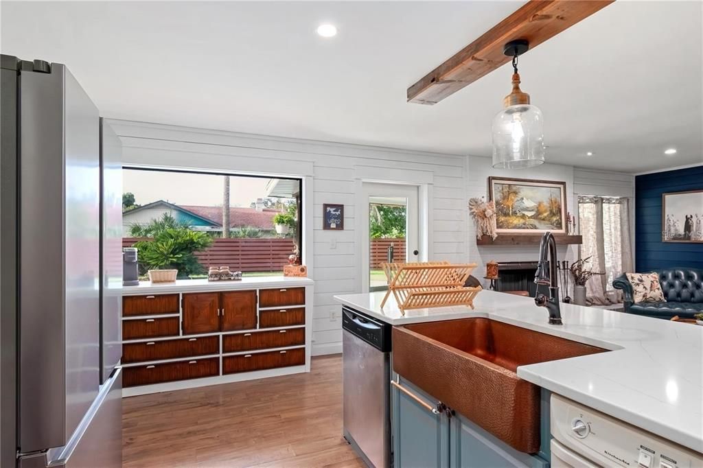 For Rent: $2,800 (3 beds, 2 baths, 2010 Square Feet)