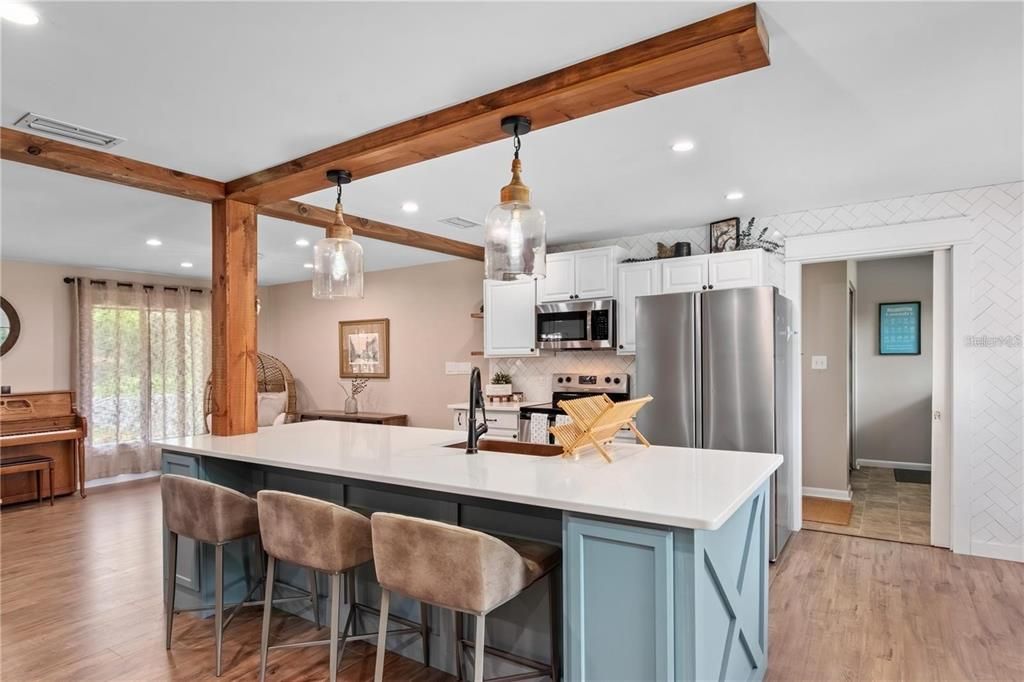 For Rent: $2,800 (3 beds, 2 baths, 2010 Square Feet)