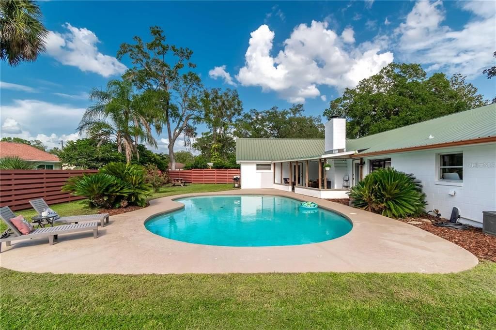 For Rent: $2,800 (3 beds, 2 baths, 2010 Square Feet)